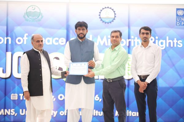 certificate-distribution-5F4F911FE-39EA-A0C0-D213-6AF139419A03.jpg